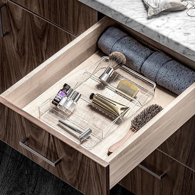 madesmart Angled Storage Tray, Make-up Bathroom Organizer, Lipstick, Razors, Q-Tips, Bath Essentials Angled for Easy-Viewing, Large, Clear